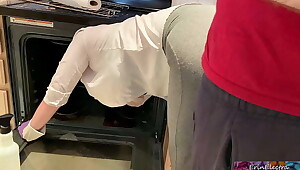 Stepmom is horny and stuck back the oven - Erin Electra